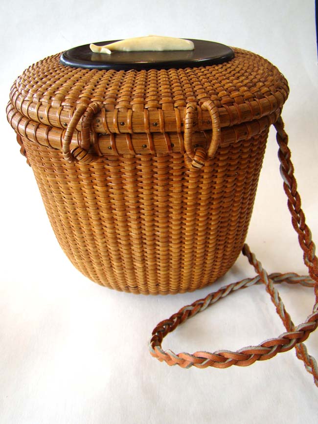 One of the finest and earliest signed Jose Reyes Nantucket Friendship basket in the 'cocktail' size circa 1947-1948 — image 3